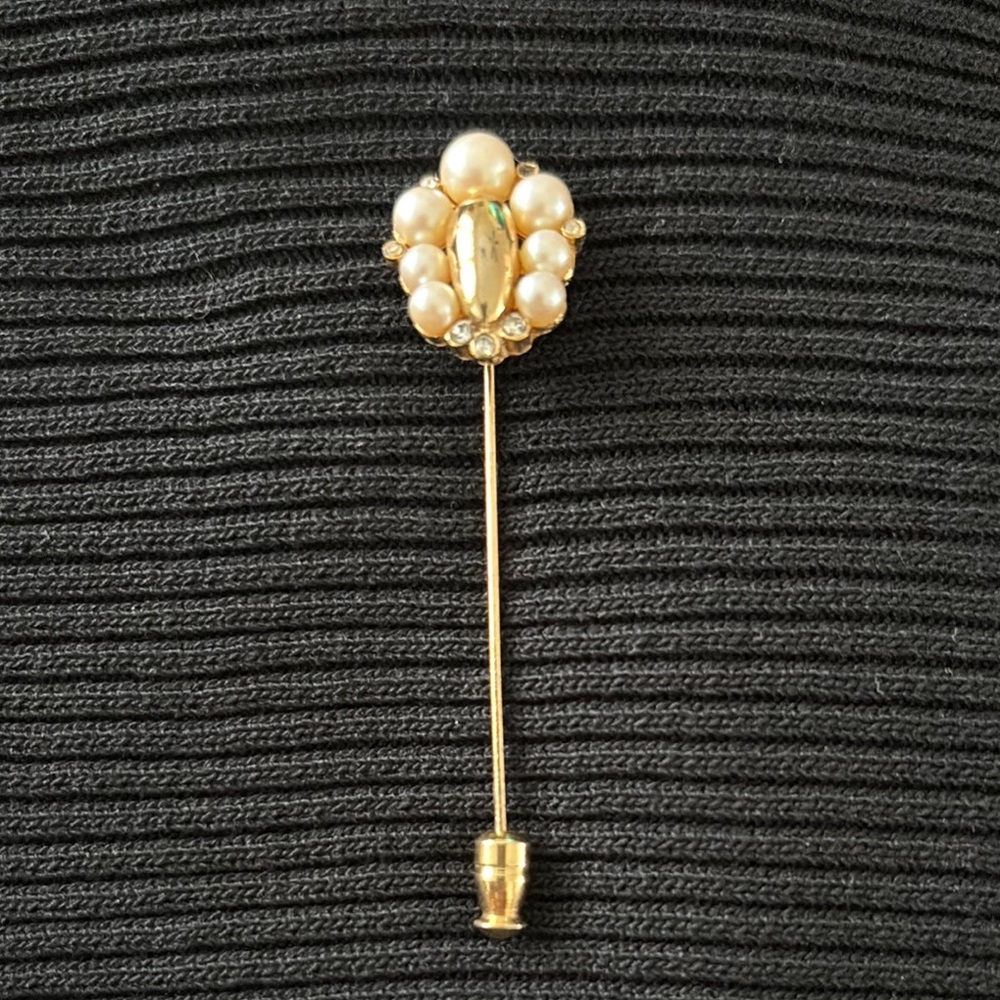 Gold and Pearl Circle Brooch